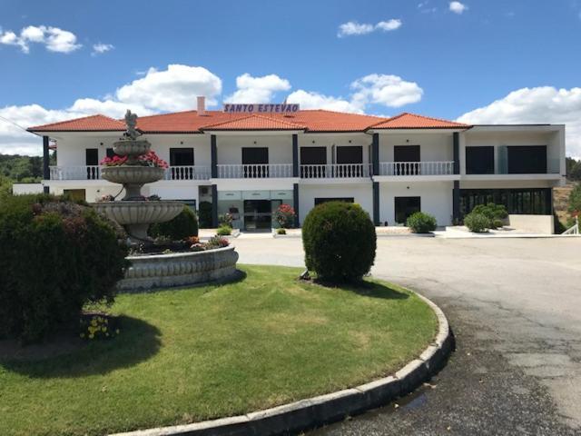 Restaurante Residencial Pizzaria S. Estevao Aguiar da Beira Esterno foto